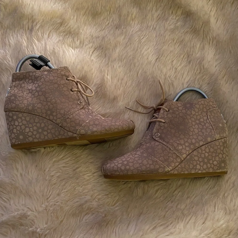 Toms Desert Taupe Moroccan Wedge Booties Suede 380813 Woman's 7.5